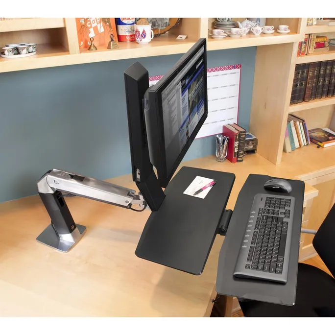 Ergotron WorkFit-A Single Steh-Sitz-Arbeitsplatz mit abgesenkter Tastaturablage – Bild 4